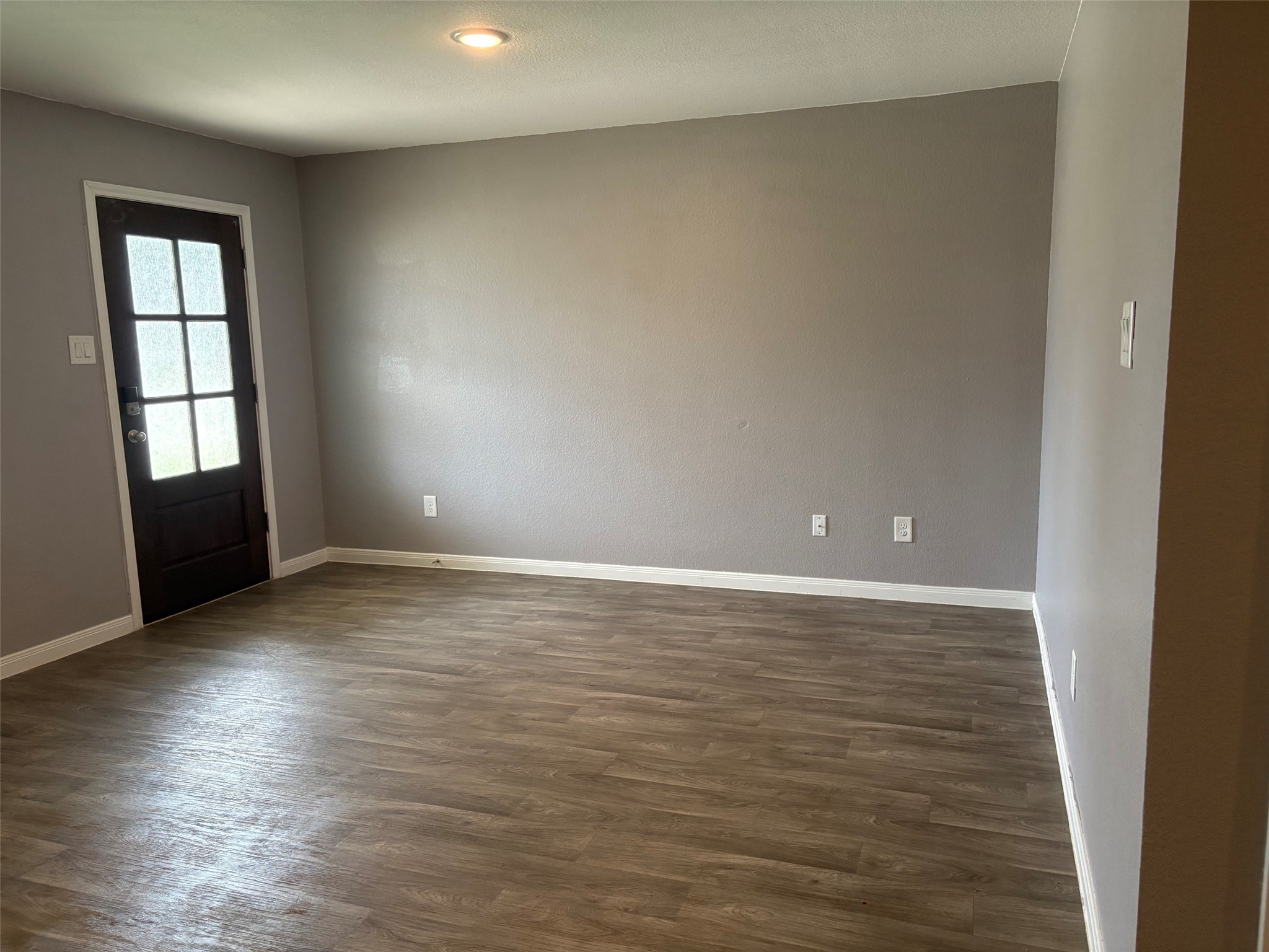 9822 Emerald Stone Way Conroe, TX 77306 - Photo 2 of 12 Living Room