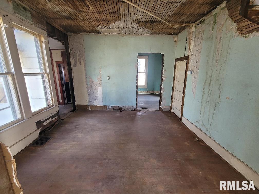 312 Southeast 7th Street Fairfield, IL 62837 - Photo 11 of 31