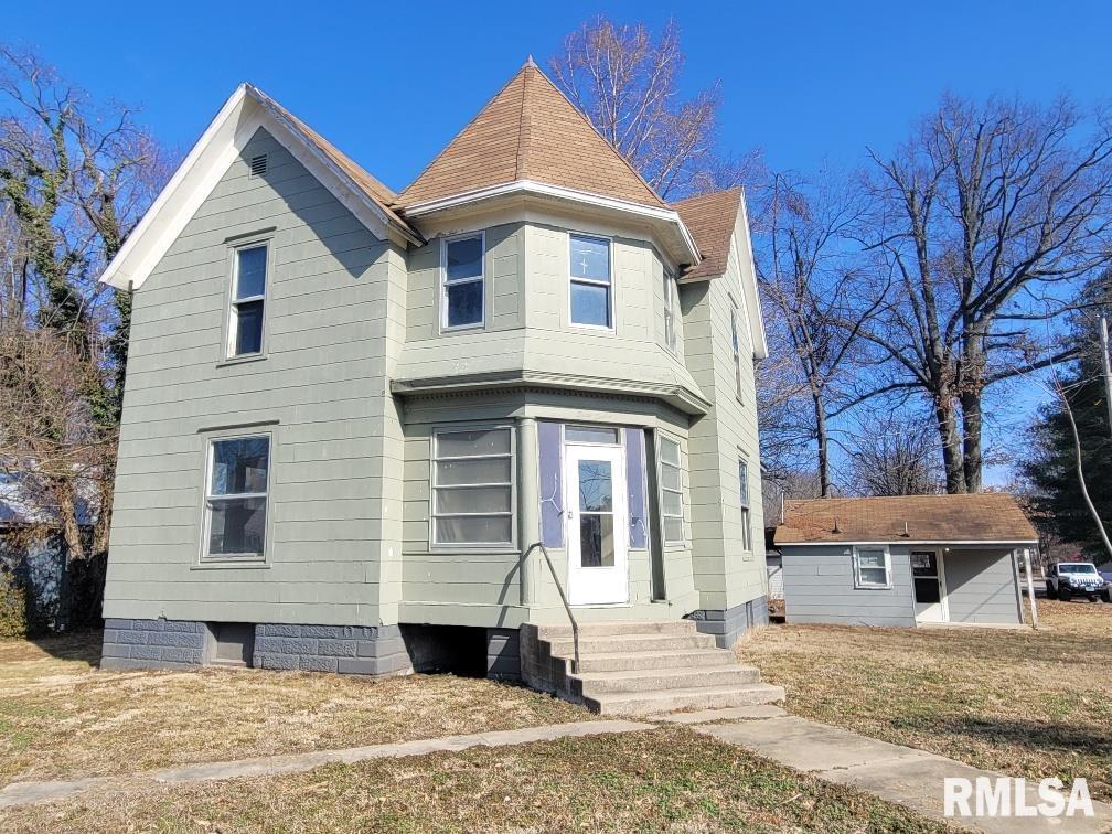 312 Southeast 7th Street Fairfield, IL 62837 - Photo 2 of 31