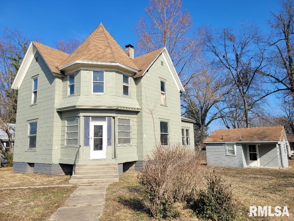 312 Southeast 7th Street Fairfield, IL 62837 - Photo 3 of 31