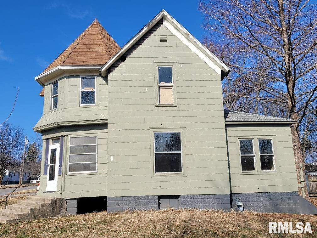 312 Southeast 7th Street Fairfield, IL 62837 - Photo 4 of 31