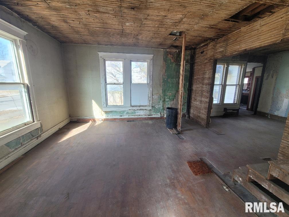 312 Southeast 7th Street Fairfield, IL 62837 - Photo 9 of 31