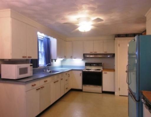 101 Lansdowne Road Warwick, RI 02888 - Photo 3 of 8 Kitchen.