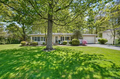 $699,000 | 2864 Hedwig Drive, Yorktown Heights, NY 10598