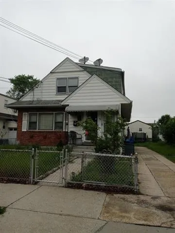 a view of a house with entertaining space
