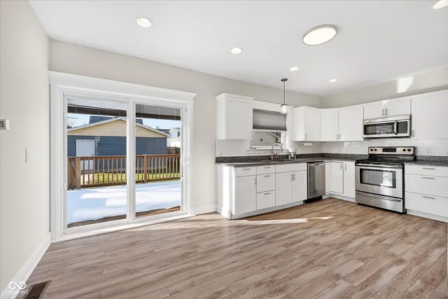 $2,100 | 916 Dawson Street, Indianapolis, IN 46203