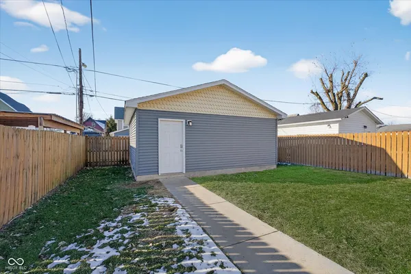 $2,100 | 916 Dawson Street, Indianapolis, IN 46203