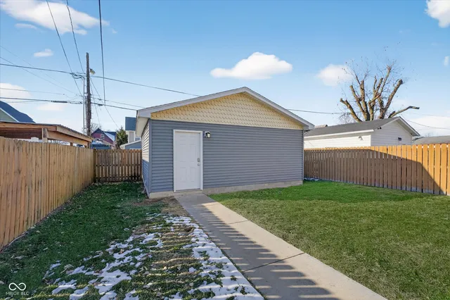 $2,100 | 916 Dawson Street, Indianapolis, IN 46203