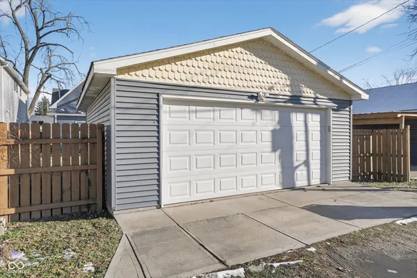 $2,100 | 916 Dawson Street, Indianapolis, IN 46203