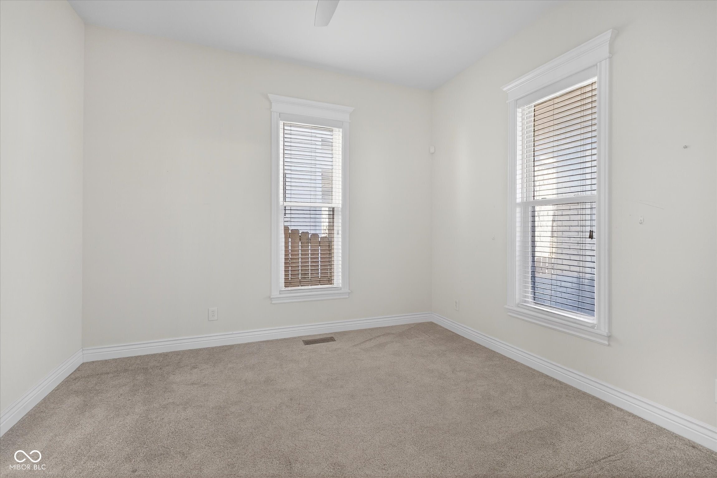 916 Dawson Street Indianapolis, IN 46203 - Photo 5 of 29