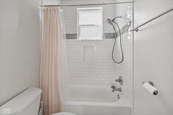 $2,100 | 916 Dawson Street, Indianapolis, IN 46203