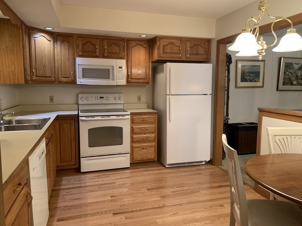 13 G Castle Hills Road, Unit G Agawam, MA 01001 - Photo 3 of 27 Gallery Image 3