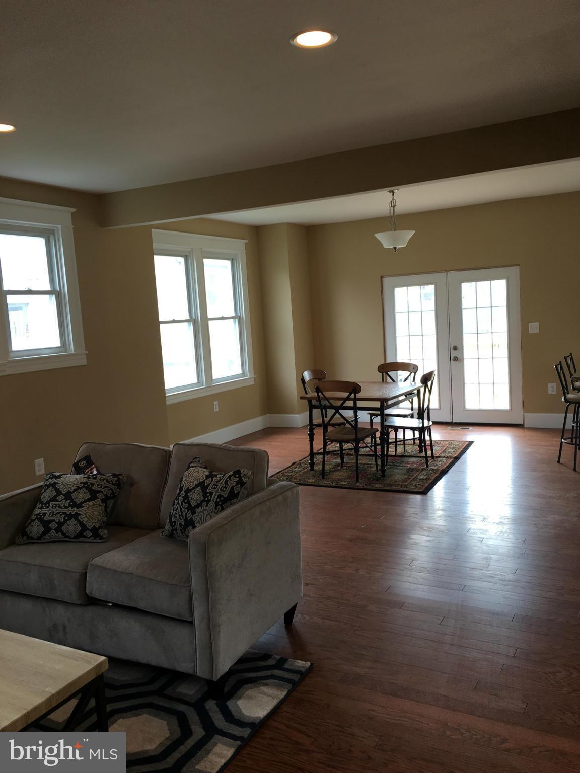 4107 Chatham Road Baltimore, MD 21207 - Photo 5 of 28 Living Room