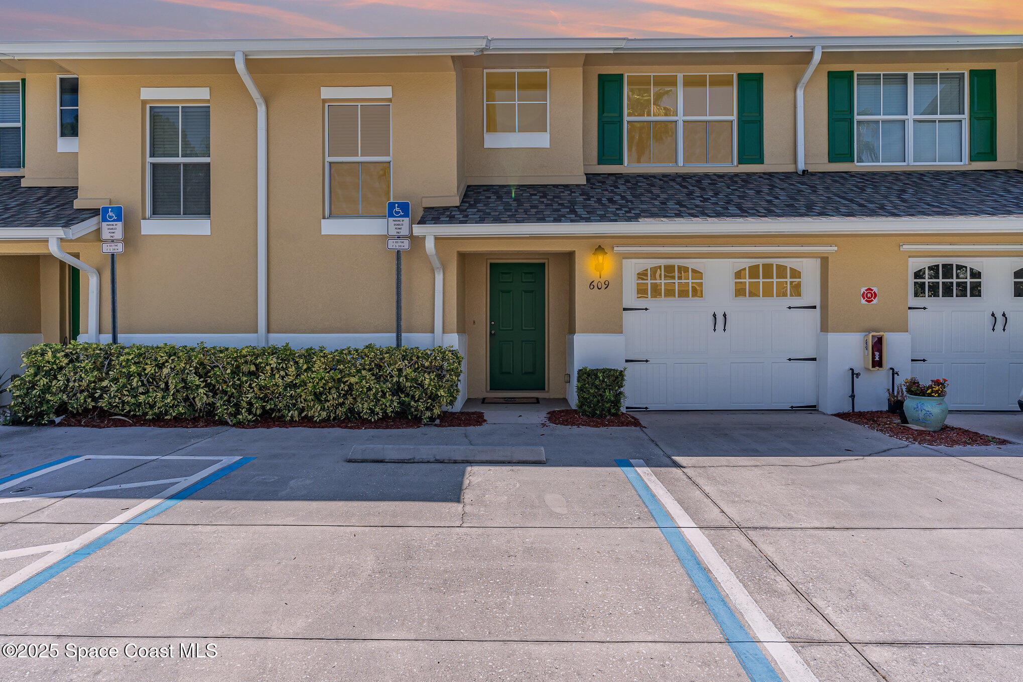 a front view of house with yard