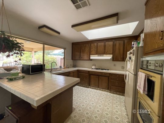 529 West Kevin Court Ridgecrest, CA 93555 - Photo 9 of 37