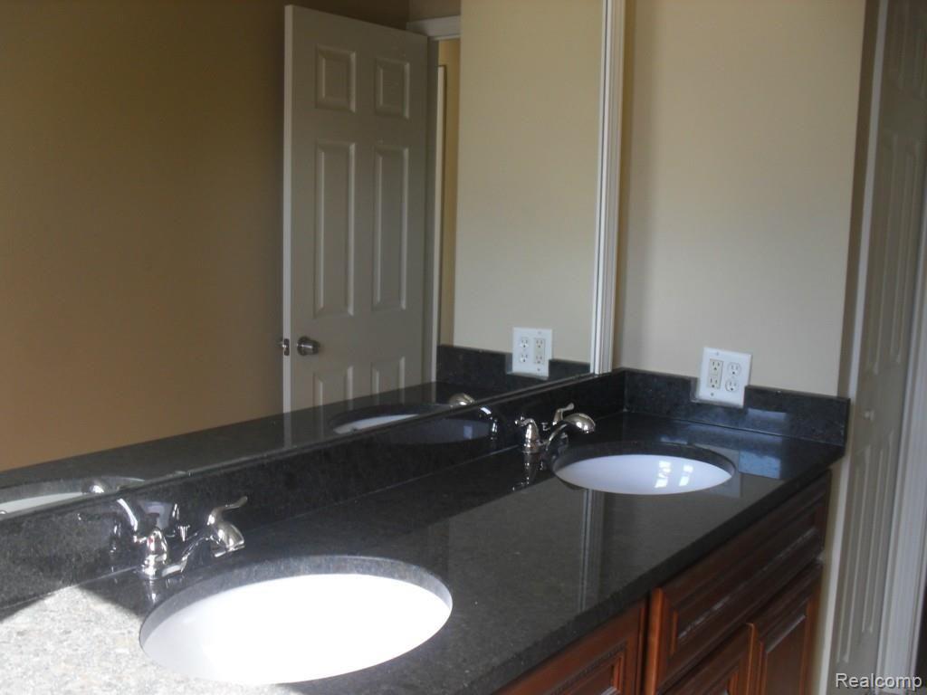 13662 Martin Road Warren, MI 48088 - Photo 13 of 24 Martin 015.jpg