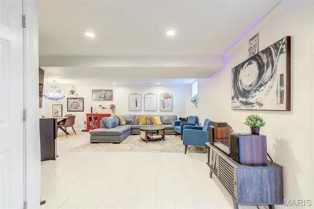 $334,900 | 4561 Laclede Avenue, Unit B, St. Louis, MO 63108