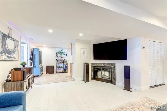 $334,900 | 4561 Laclede Avenue, Unit B, St. Louis, MO 63108