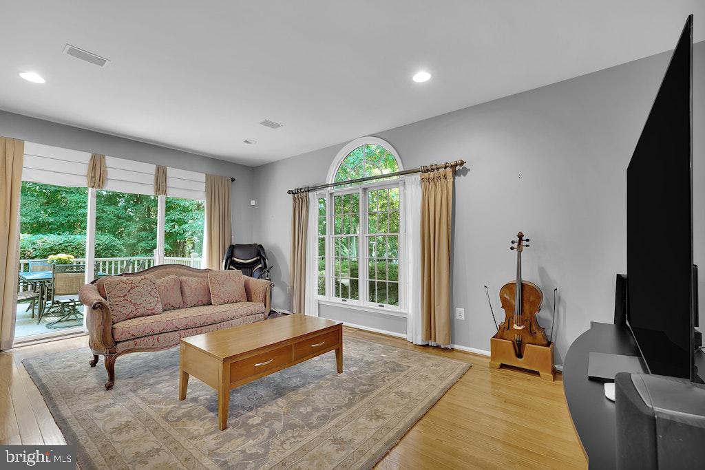 17 Stanwyck Road Mount Laurel, NJ 08054 - Photo 22 of 56 Bright and inviting living space.