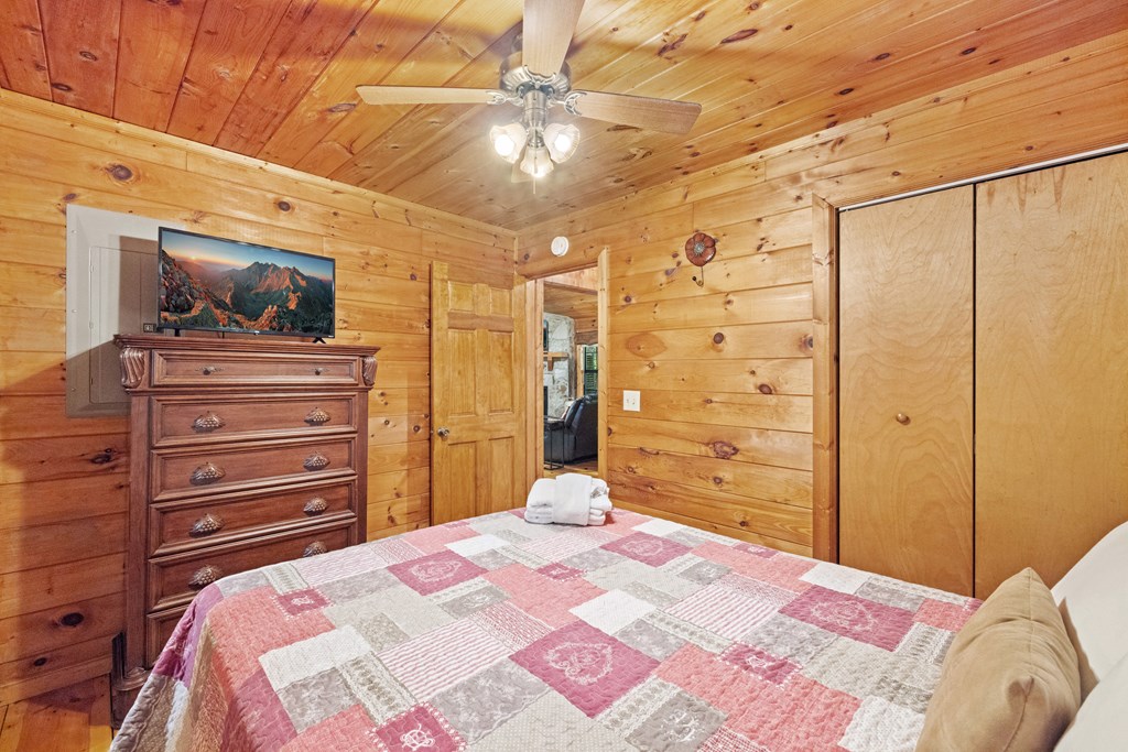 129 Cherokee Drive Blue Ridge, GA 30513 - Photo 12 of 26 Gallery Image 12