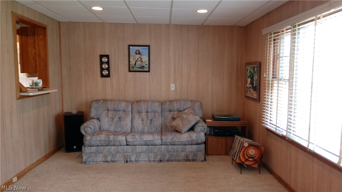 4181 Bushnell Road University Heights, OH 44118 - Photo 9 of 22 Spacious family room with pass-thru from kitchen and large picture window.