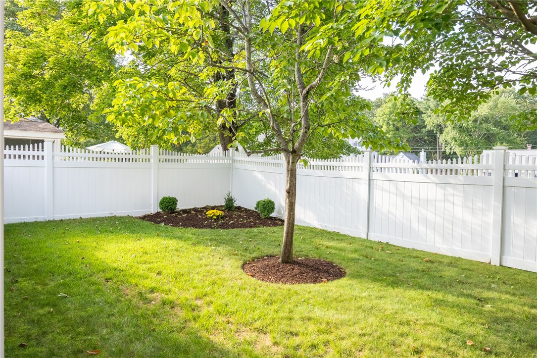 8 Continental Road Smithfield, RI 02828 - Photo 8 of 29 Gallery Image 8