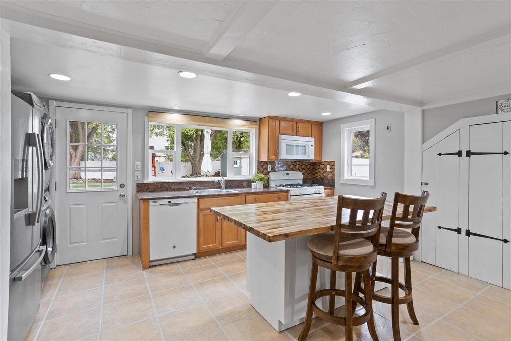552 Farm Road Marlborough, MA 01752 - Photo 3 of 39 Gallery Image 3