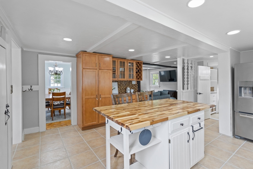 552 Farm Road Marlborough, MA 01752 - Photo 4 of 39 Gallery Image 4