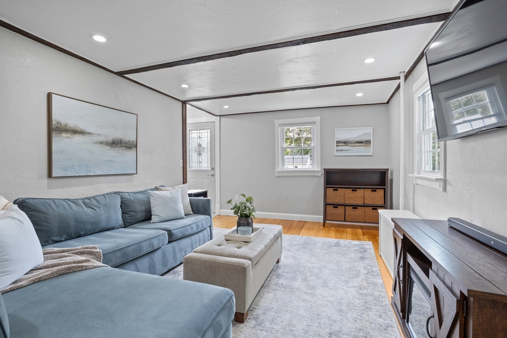 552 Farm Road Marlborough, MA 01752 - Photo 9 of 39 Gallery Image 9