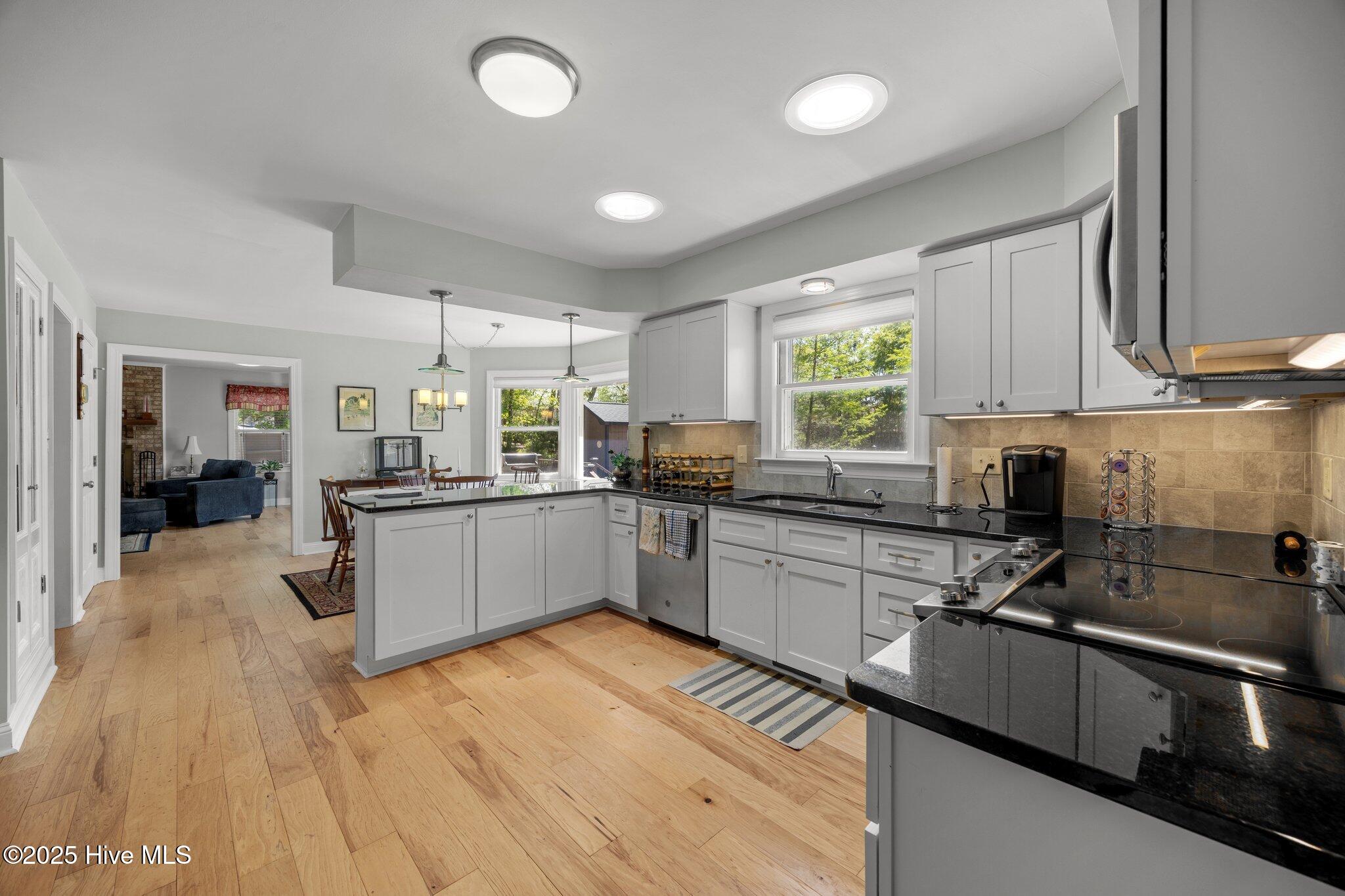 204 Gangplank Road New Bern, NC 28562 - Photo 11 of 47 Kitchen Opens To Living Room
