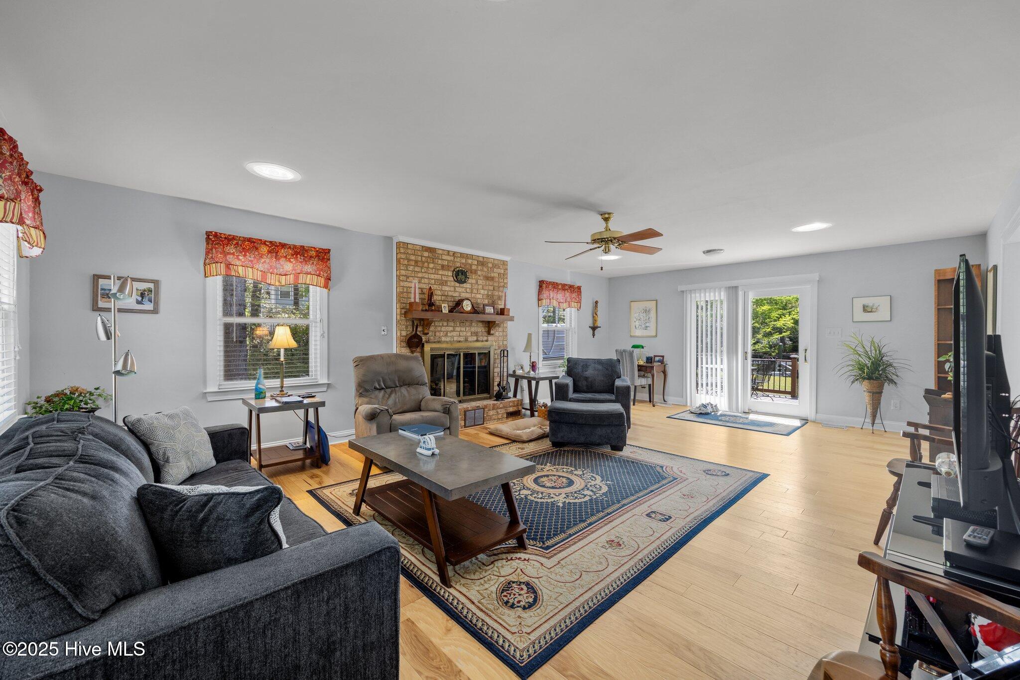 204 Gangplank Road New Bern, NC 28562 - Photo 12 of 47 Large Open Living Area With Fireplace