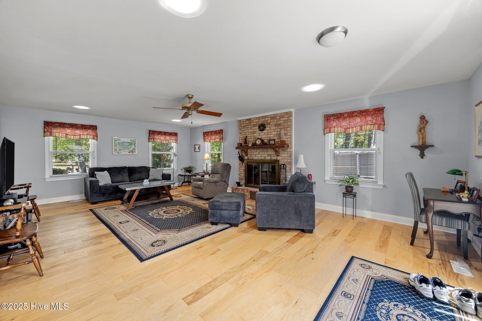 204 Gangplank Road New Bern, NC 28562 - Photo 13 of 47 Living Room View 2