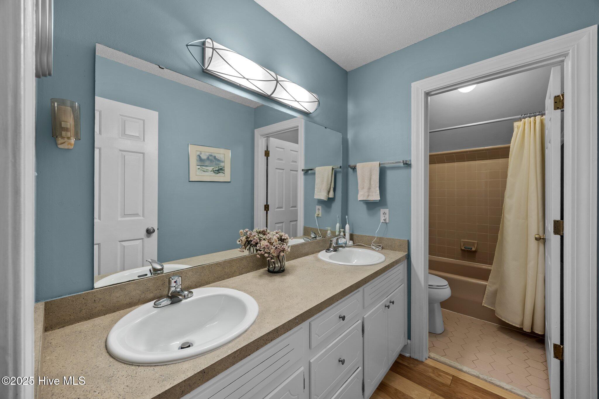 204 Gangplank Road New Bern, NC 28562 - Photo 23 of 47 Upstairs Full Bath