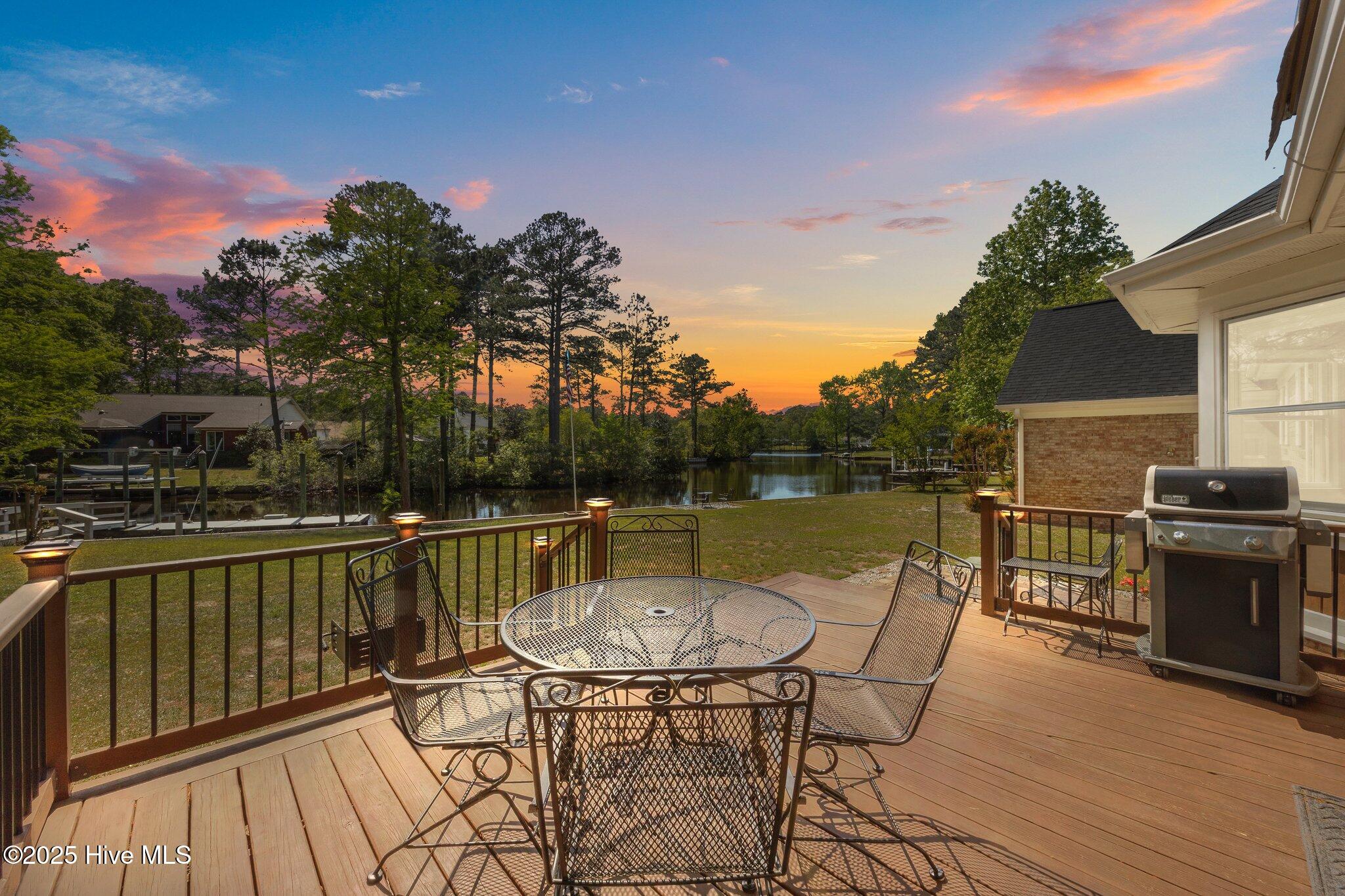 204 Gangplank Road New Bern, NC 28562 - Photo 33 of 47 Enjoy Gorgeous Sunsets