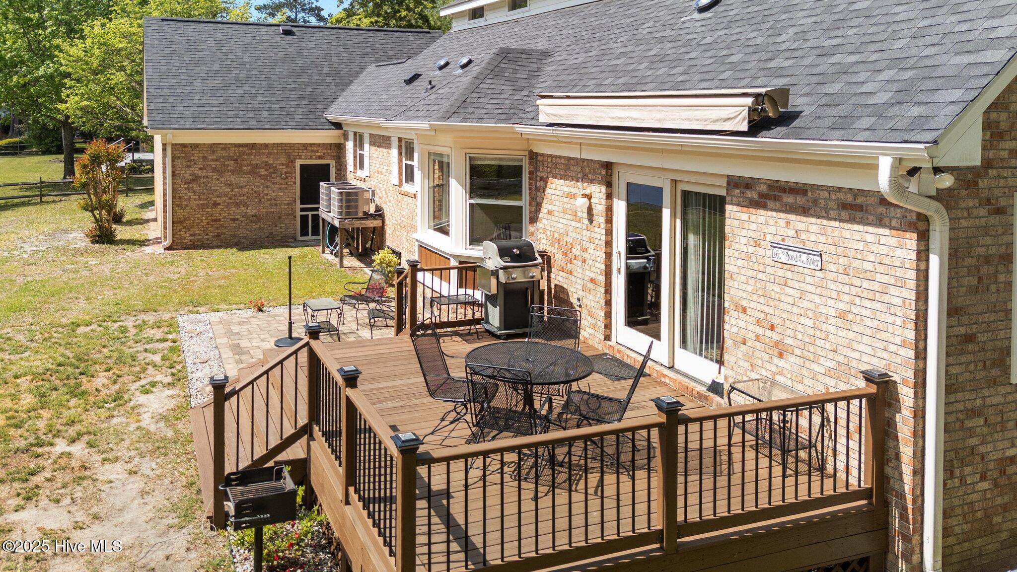 204 Gangplank Road New Bern, NC 28562 - Photo 36 of 47 Sunny Low Maintenance Deck