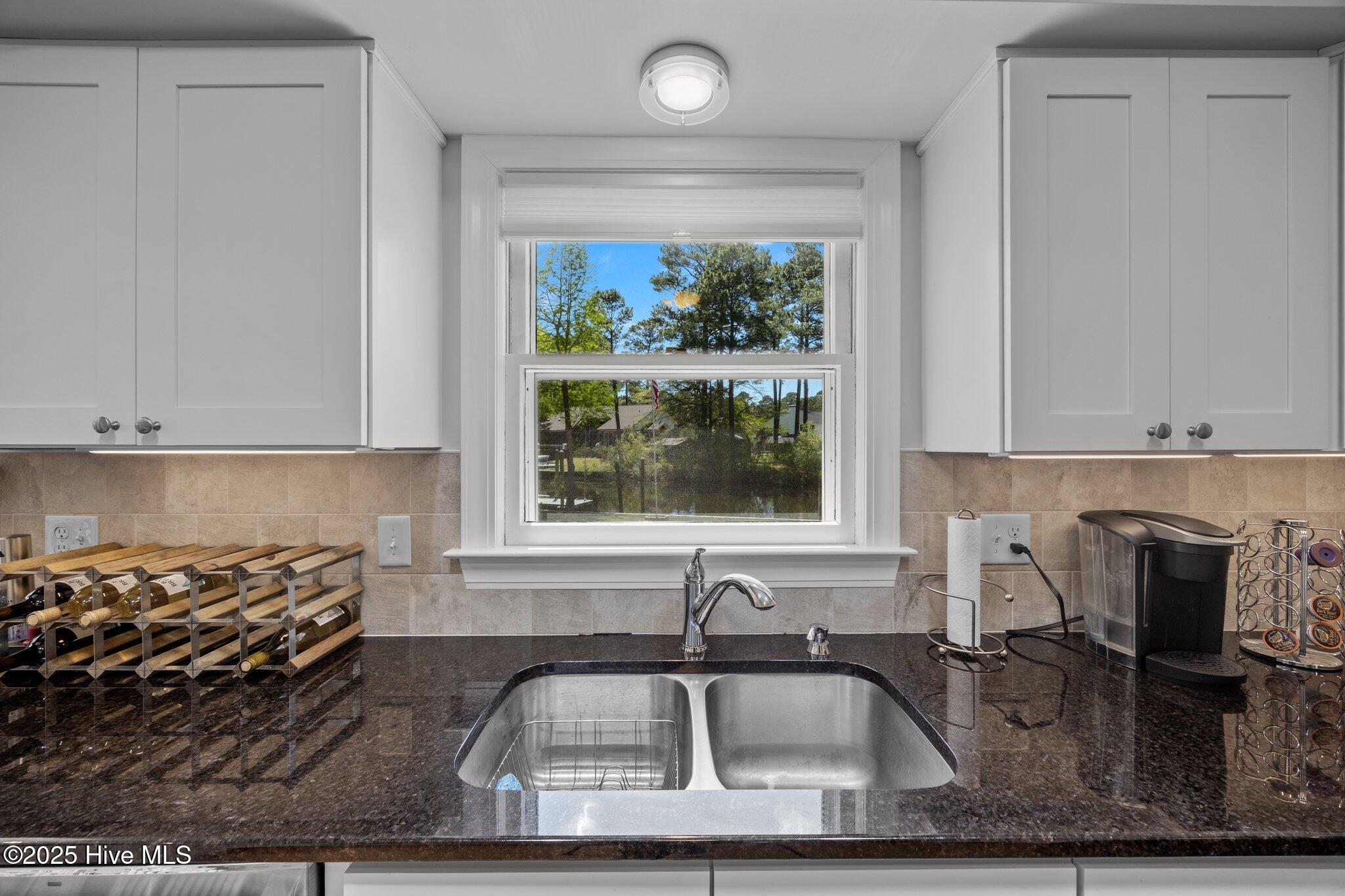 204 Gangplank Road New Bern, NC 28562 - Photo 8 of 47 Bright Beautiful Kitchen