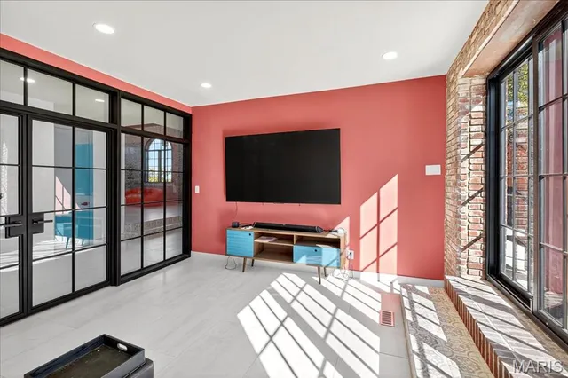 $4,250,000 | 1034 South Kings Highway Boulevard, St. Louis, MO 63110