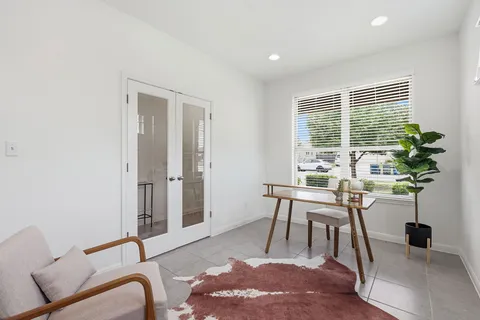 a view of a livingroom with furniture