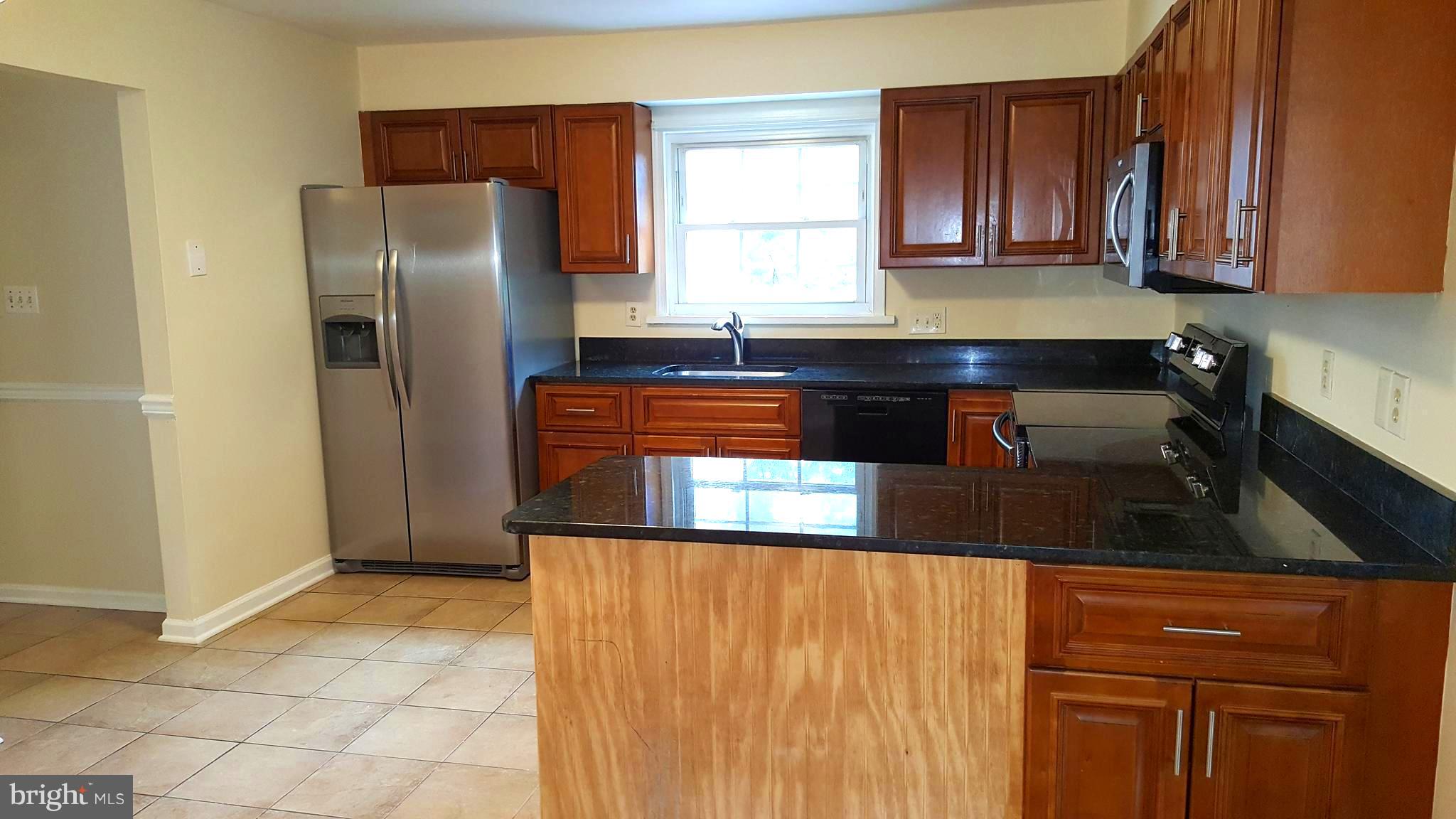 302 South Harrison Road Sterling, VA 20164 - Photo 8 of 24 Kitchen
