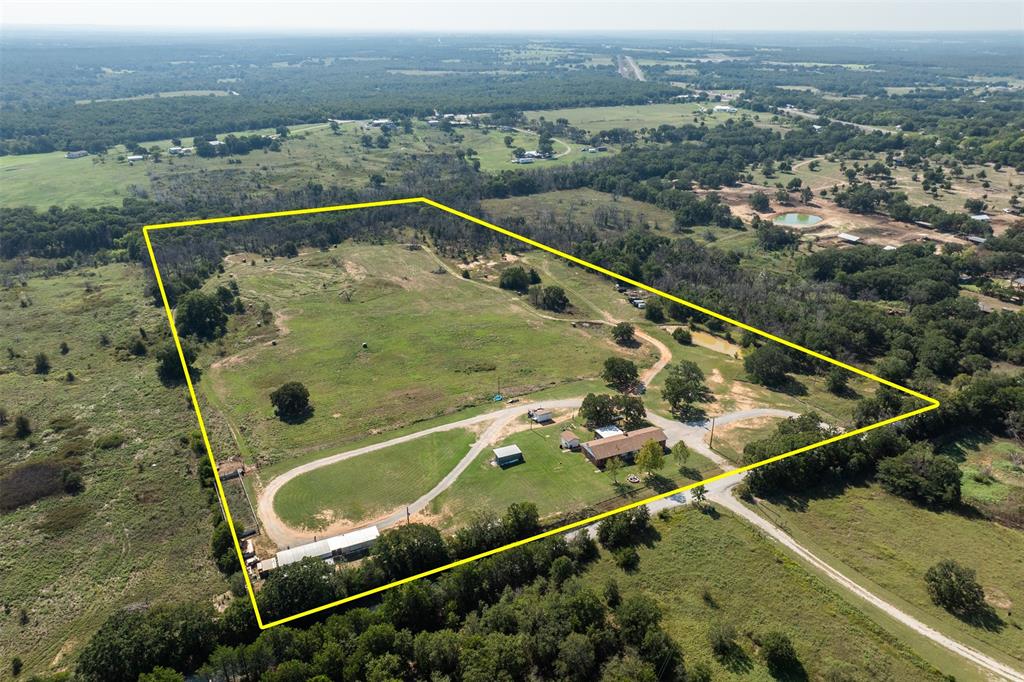 917 Cole Lane Sunset, TX 76270 - Photo 32 of 40 an aerial view of a tennis court