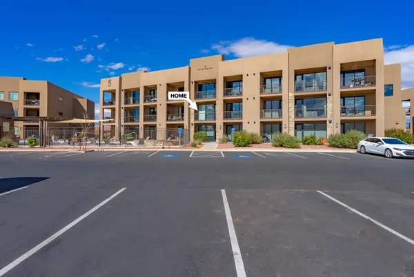 $375,000 | 5194 West Villas N Drive, Unit 5202, Hurricane, UT 84737