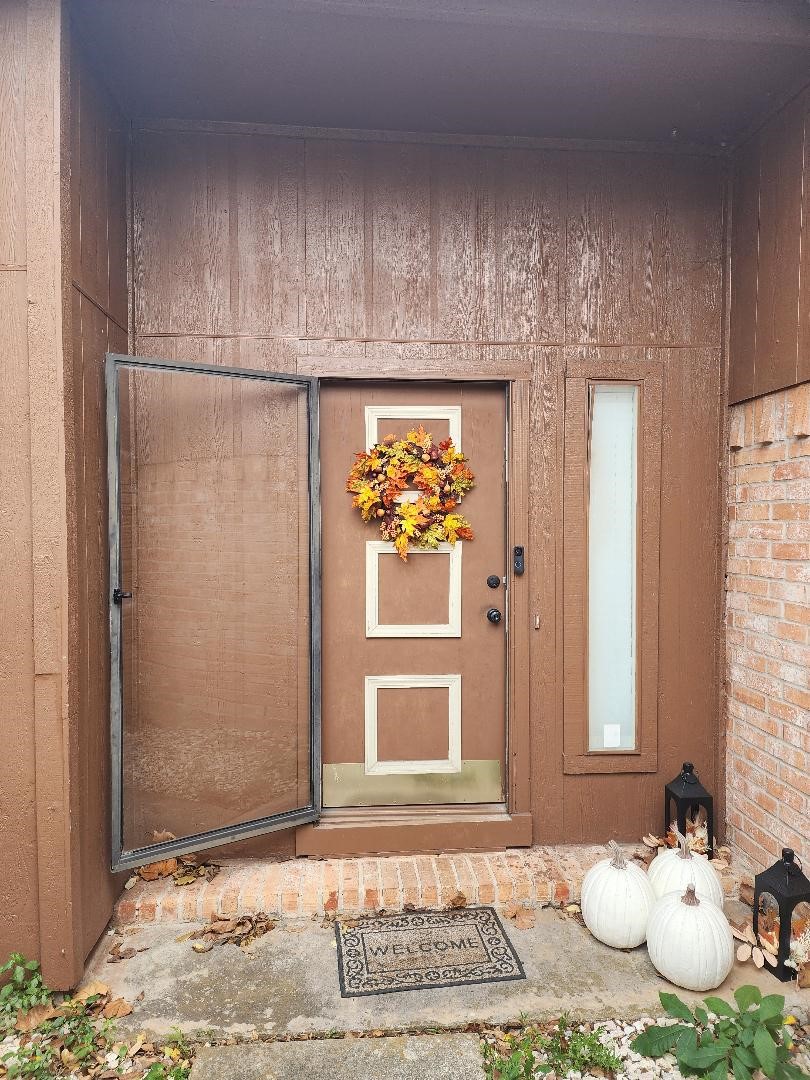 711 Leicester Lane Houston, TX 77034 - Photo 2 of 16 a front view of a house with windows