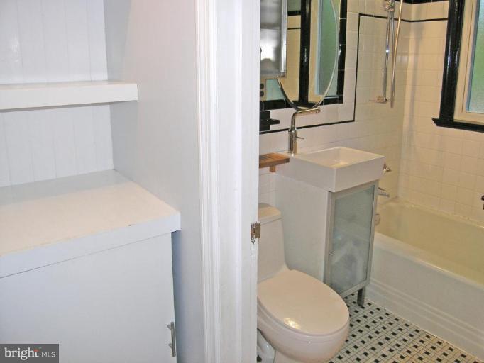 4 Knox Place Silver Spring, MD 20901 - Photo 2 of 26 Bath #1