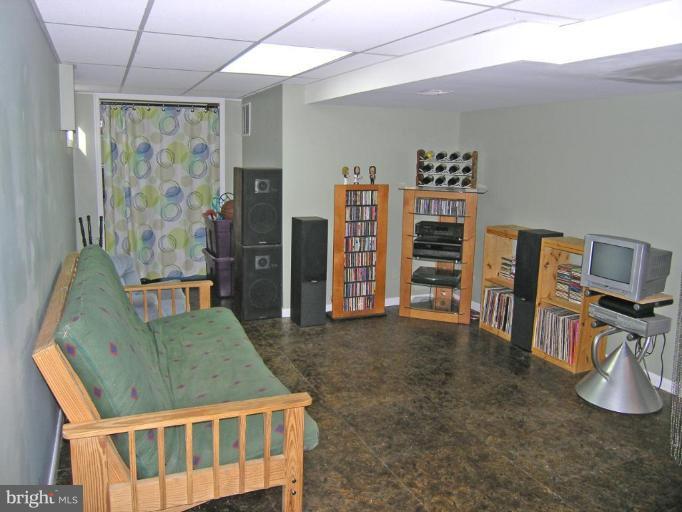 4 Knox Place Silver Spring, MD 20901 - Photo 11 of 26 Family Room