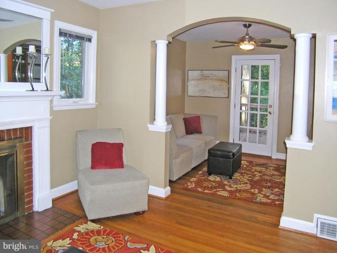 4 Knox Place Silver Spring, MD 20901 - Photo 17 of 26 Living Room #2
