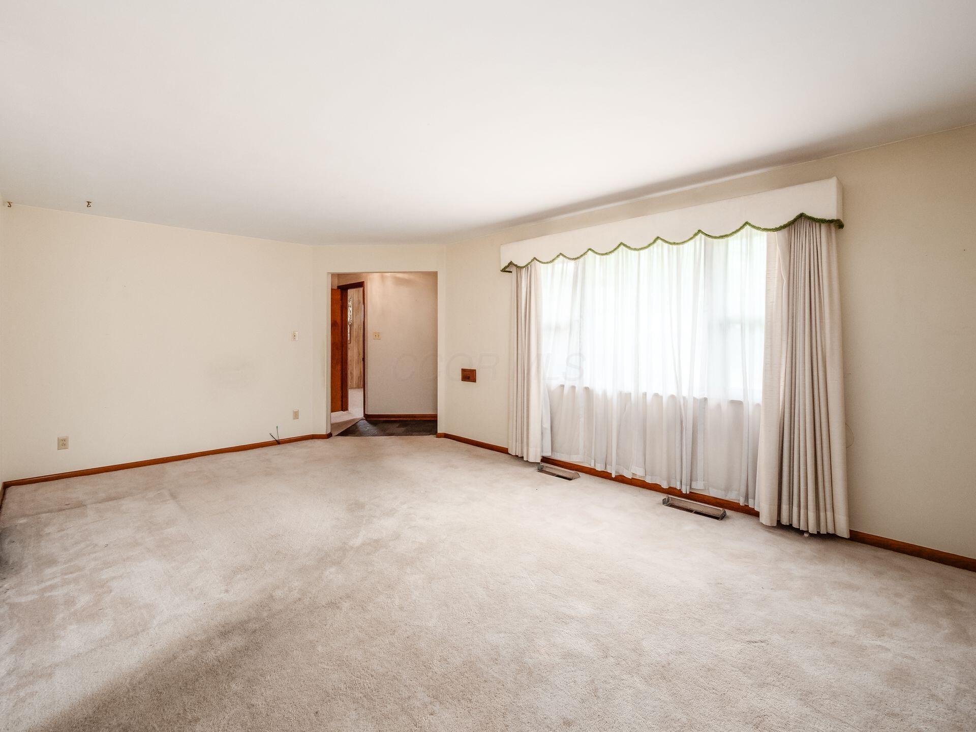 380 Topsfield Road Columbus, OH 43228 - Photo 14 of 42