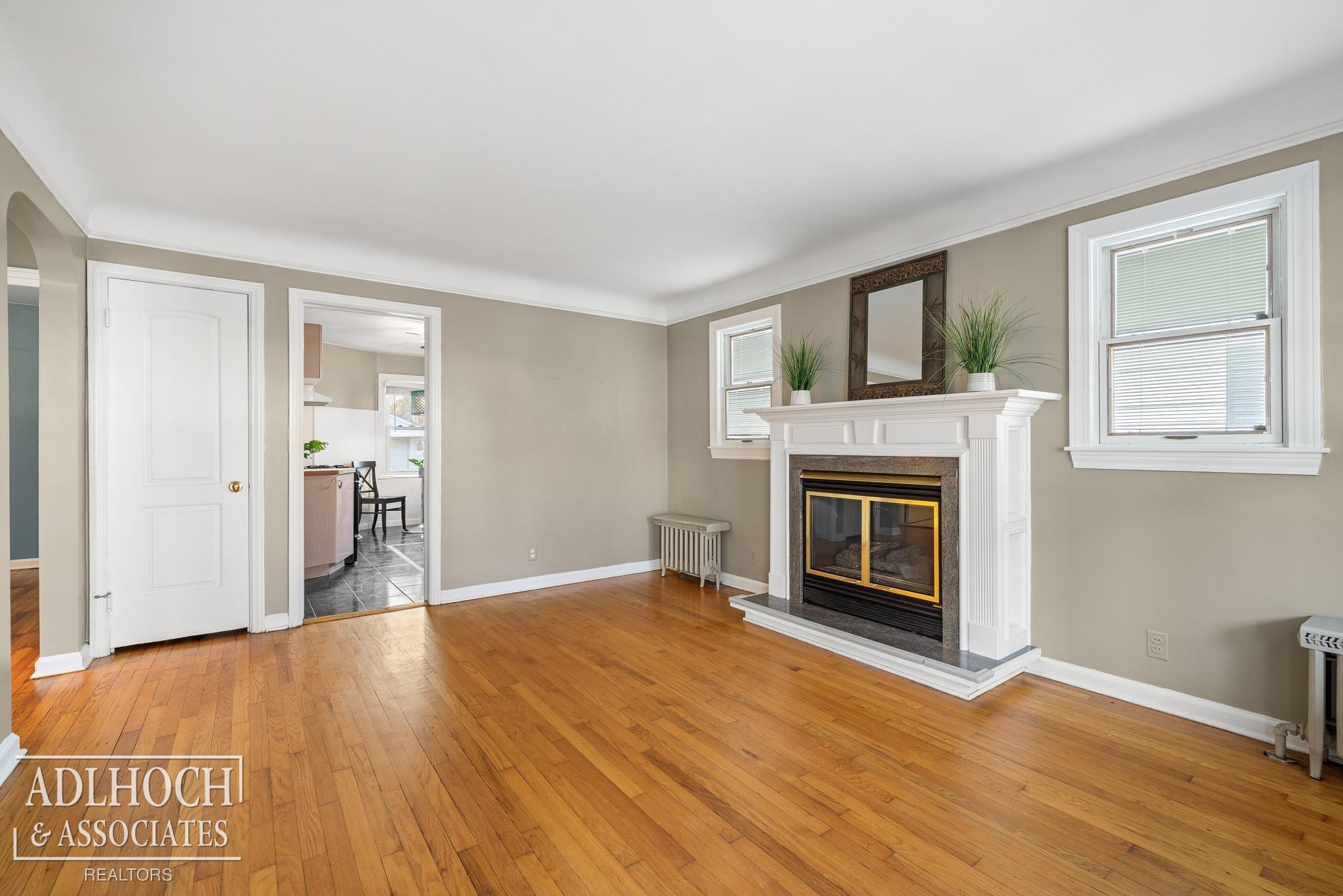 2065 Ridgemont Road Grosse Pointe, MI 48236 - Photo 5 of 26 50130348-96281a29-9c65-4c6b-b727-abc3172efaa5.JPG
