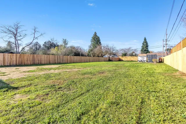 a view of a back yard of the house