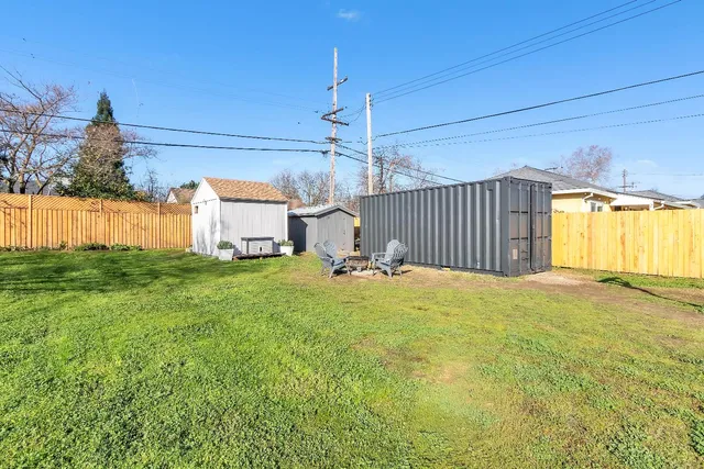 a view of a back yard of the house