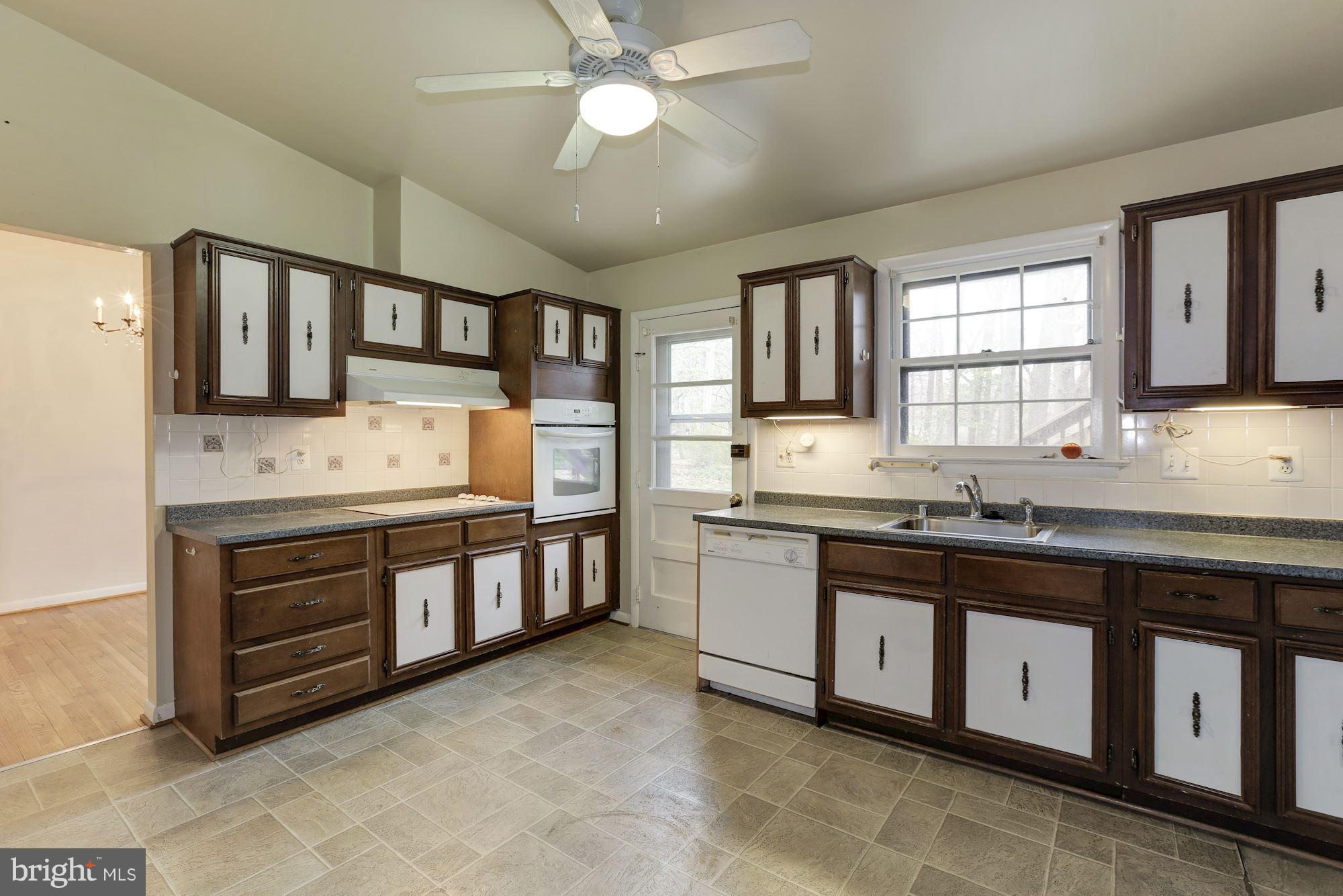 2704 Rambler Court Adelphi, MD 20783 - Photo 6 of 27 Kitchen